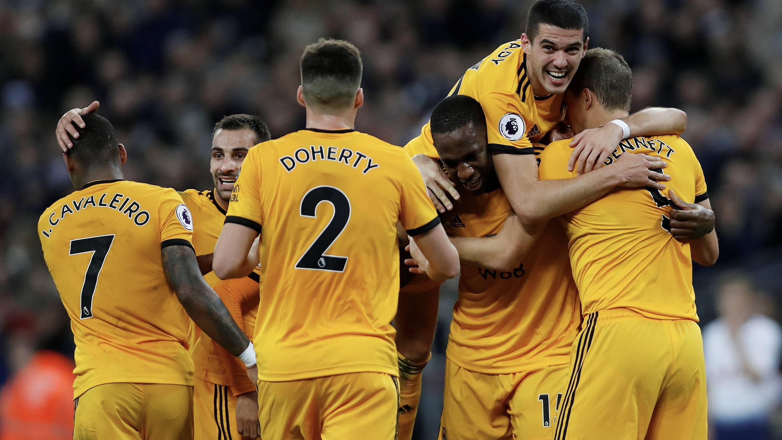 盛况空前，足球巅峰对决大战