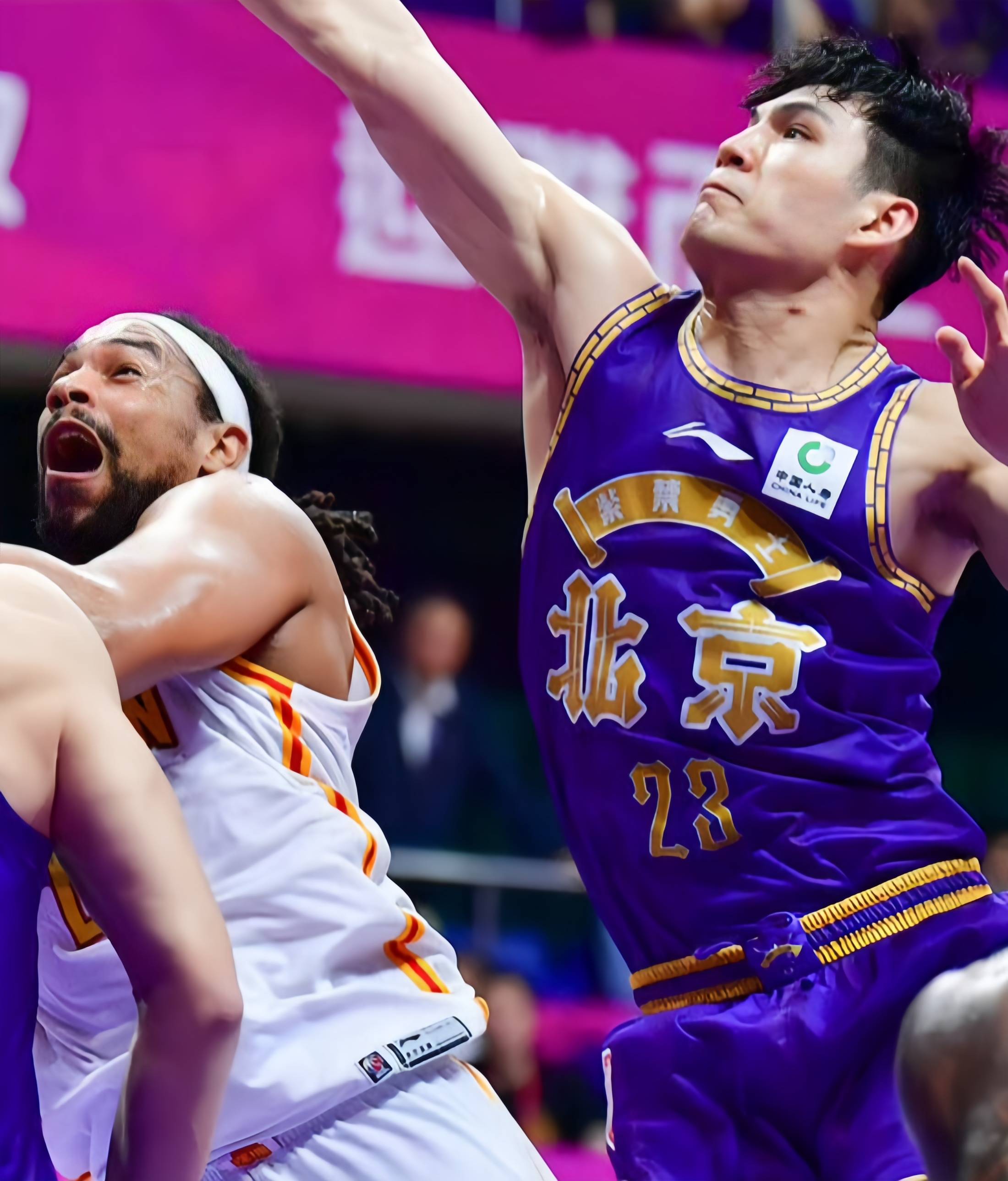 关于猛龙队内线双塔亮相，带领球队赢得重要胜利的信息