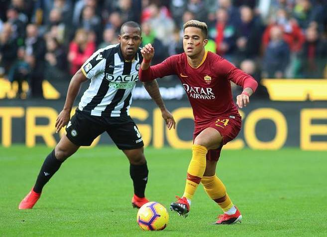 乌迪内斯守护后防，稳固胜局的简单介绍