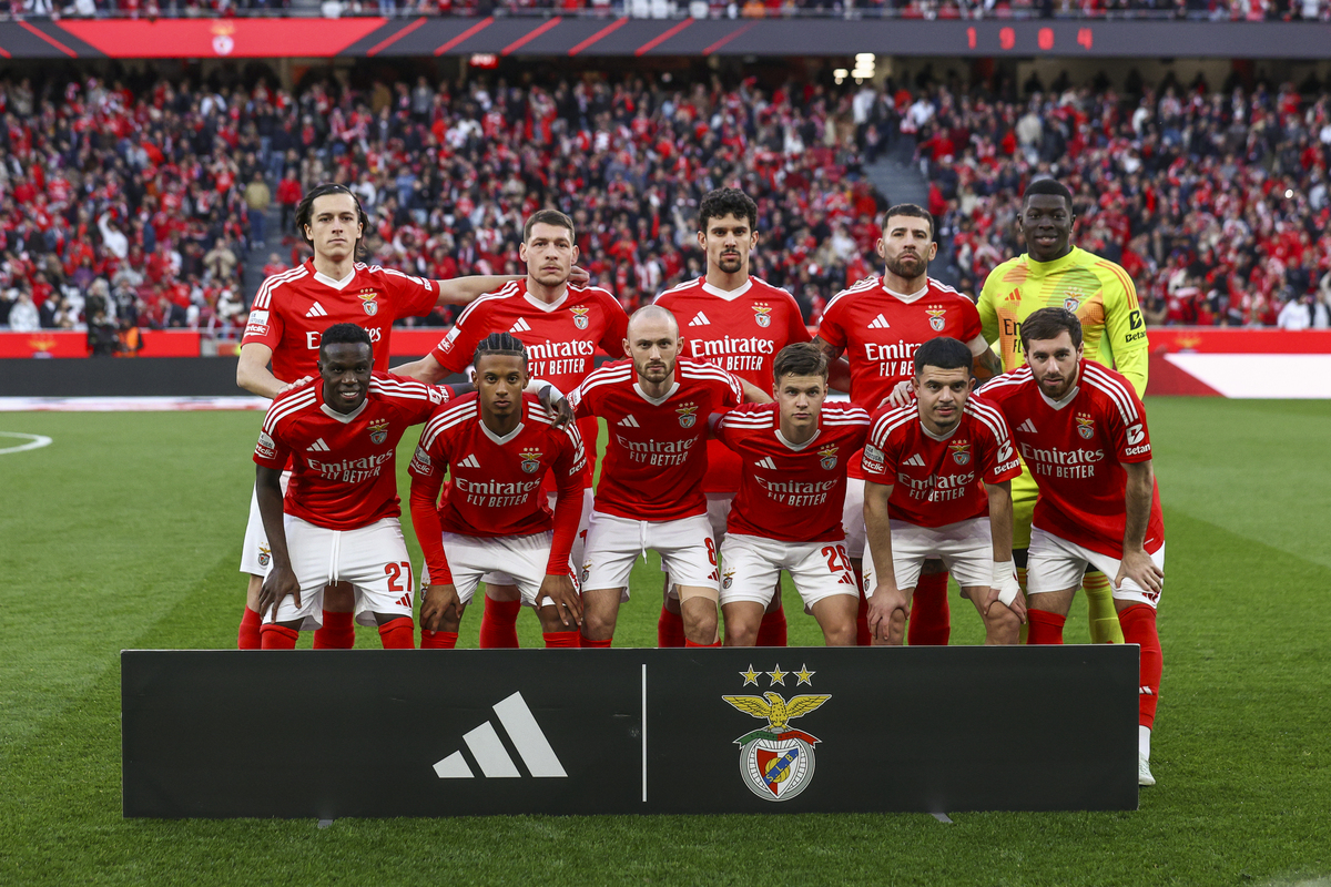 包含拜仁首回合-战胜曼联，尽管输球曼联依然晋级的词条