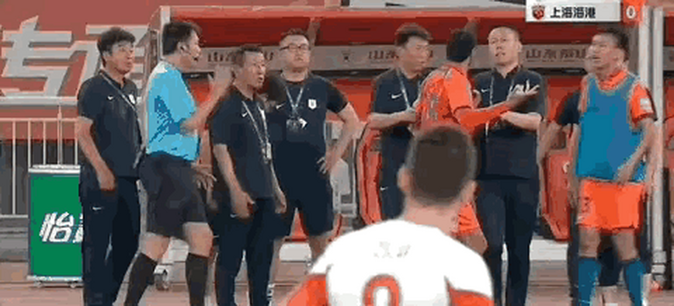 费莱尼成为队长并率领球队取得连胜