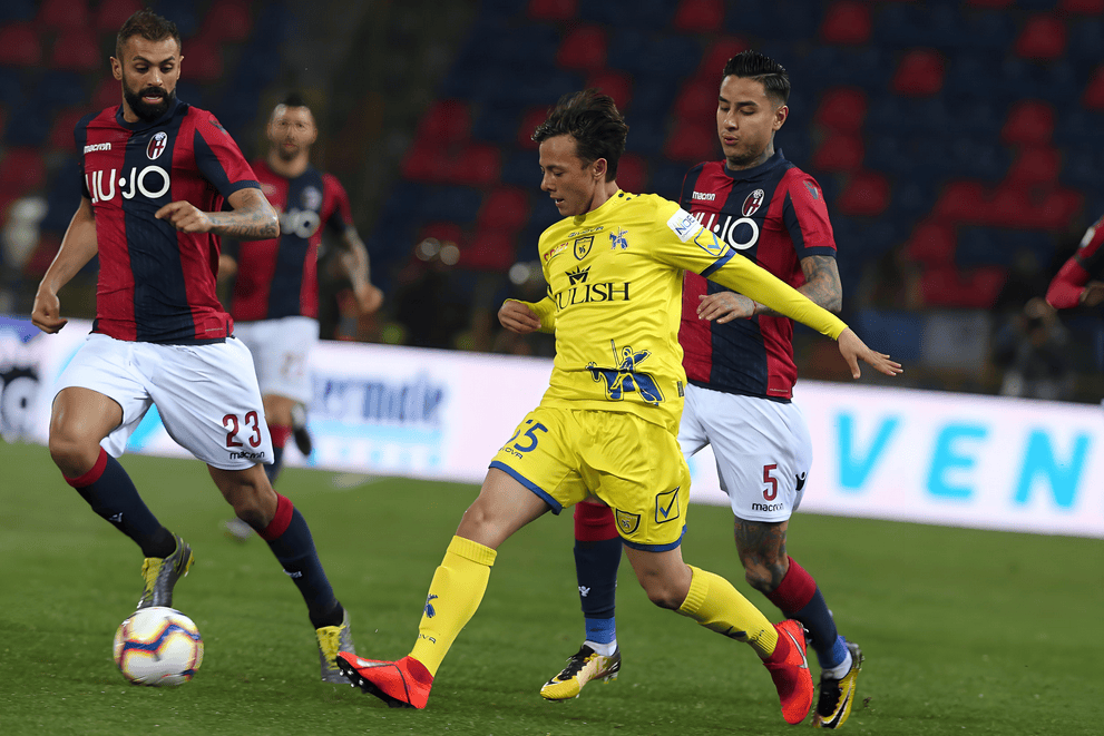 包含博洛尼亚决战那不勒斯，奋力追赶领先队伍的词条