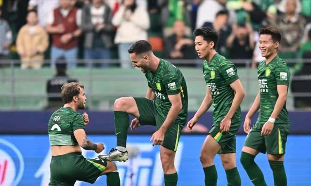 国安五连胜继续领跑积分榜，巴萨主帅陷下课危机！的简单介绍