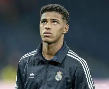 关于维尼修斯重伤倒地，本菲卡全队围拢祈祷，场面感人的信息