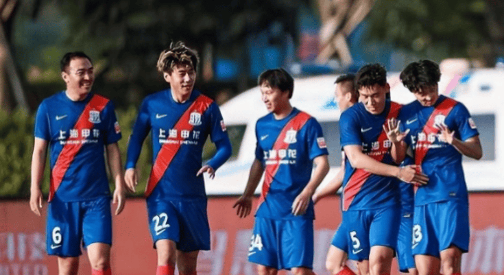 关于申花赛前列队欢迎梅西，尊重对手尽显风度！的信息