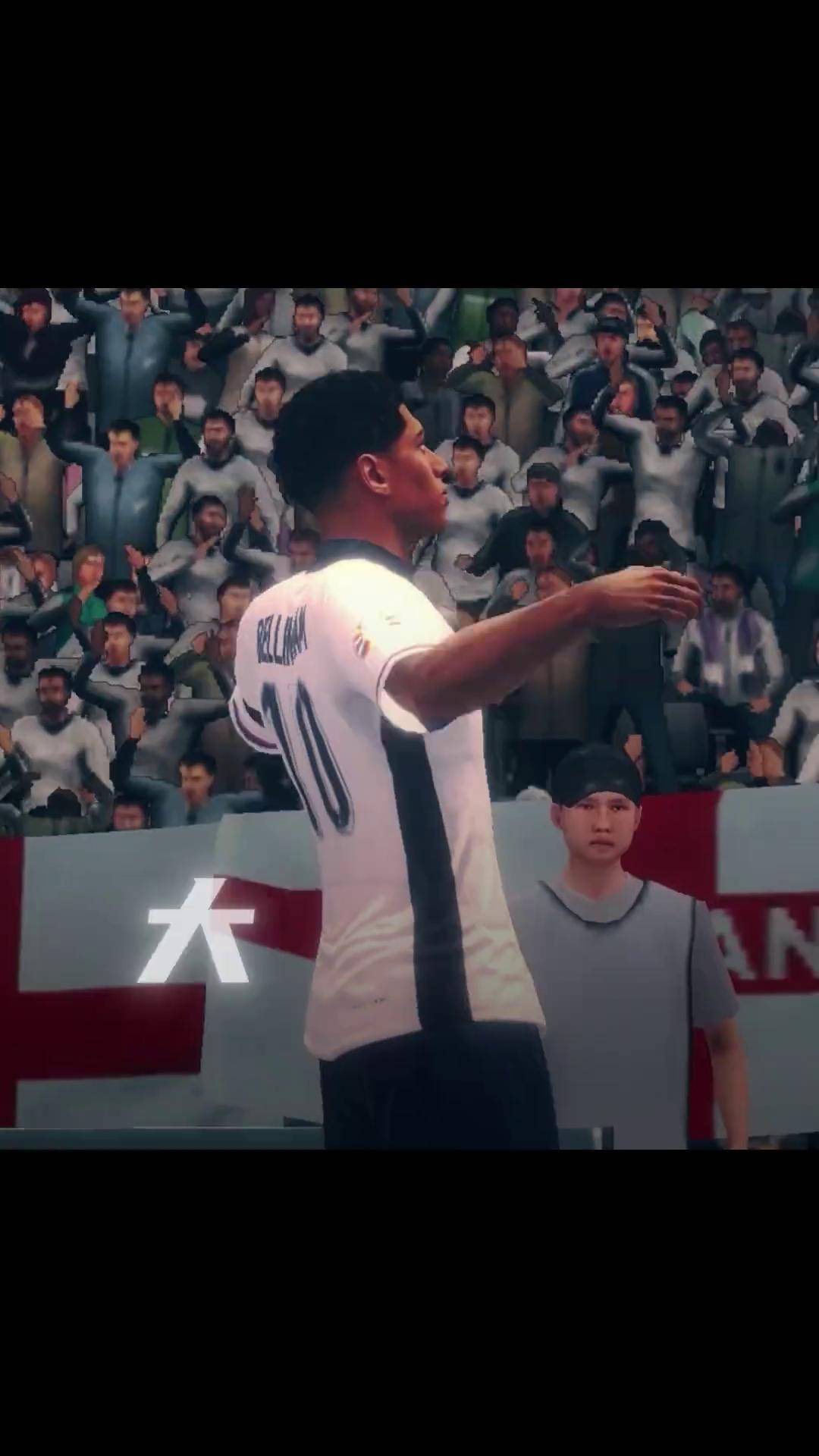 贝林厄姆开场5分钟连进两球，巴萨防线形同虚设！的简单介绍